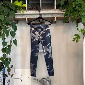 NWT Noli Yoga Blue Camo Guerra Leggings - Small
